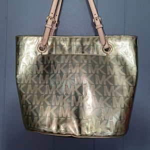 Gold colored Michael kors, medium tote
